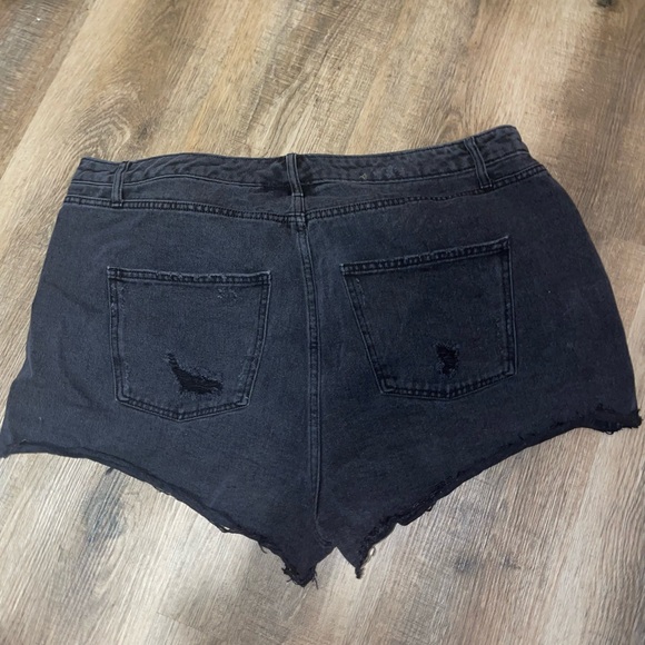 BRAND NEW Womens Jean shorts - Picture 2 of 3